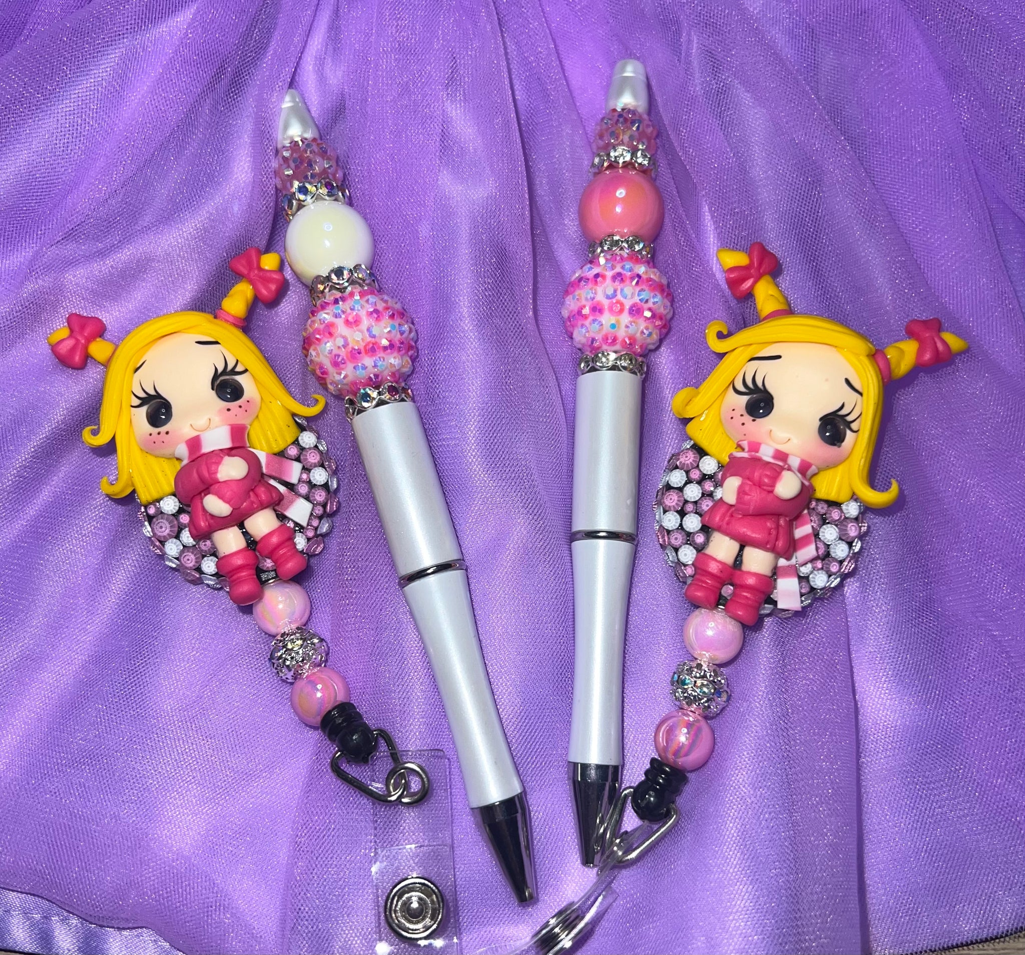 Cindy Lou Who Badge Reel & Matching Pen – ButterflybySof