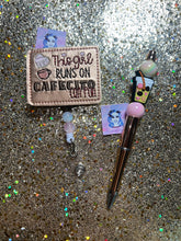 Load image into Gallery viewer, This girl runs on cafecito con pan badge reel and pen set